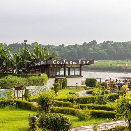 Park Safari Resort, Chitwan National Park Esterno foto
