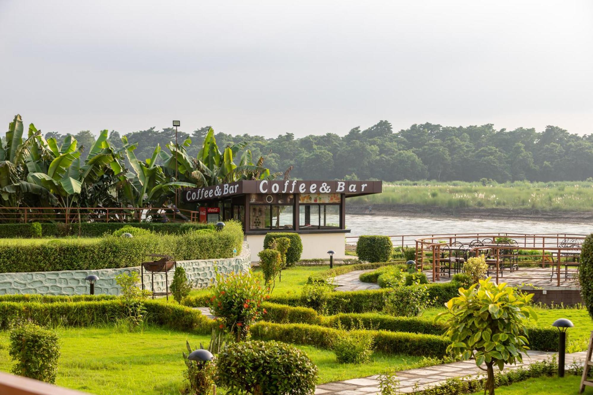 Park Safari Resort, Chitwan National Park Esterno foto