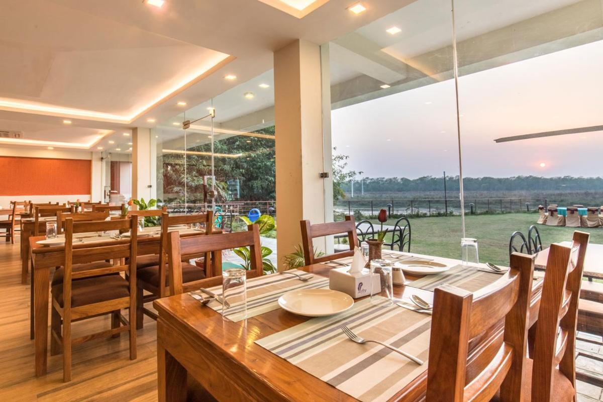 Park Safari Resort, Chitwan National Park Esterno foto
