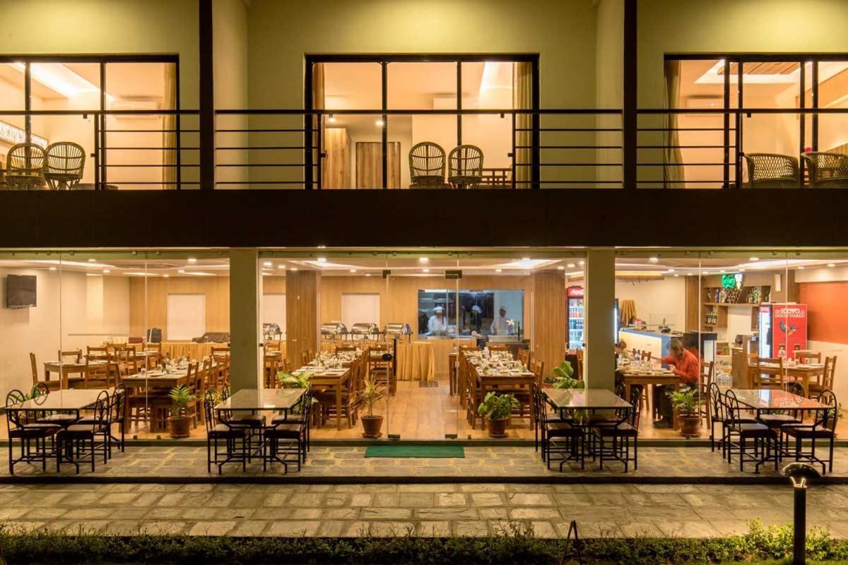 Park Safari Resort, Chitwan National Park Esterno foto